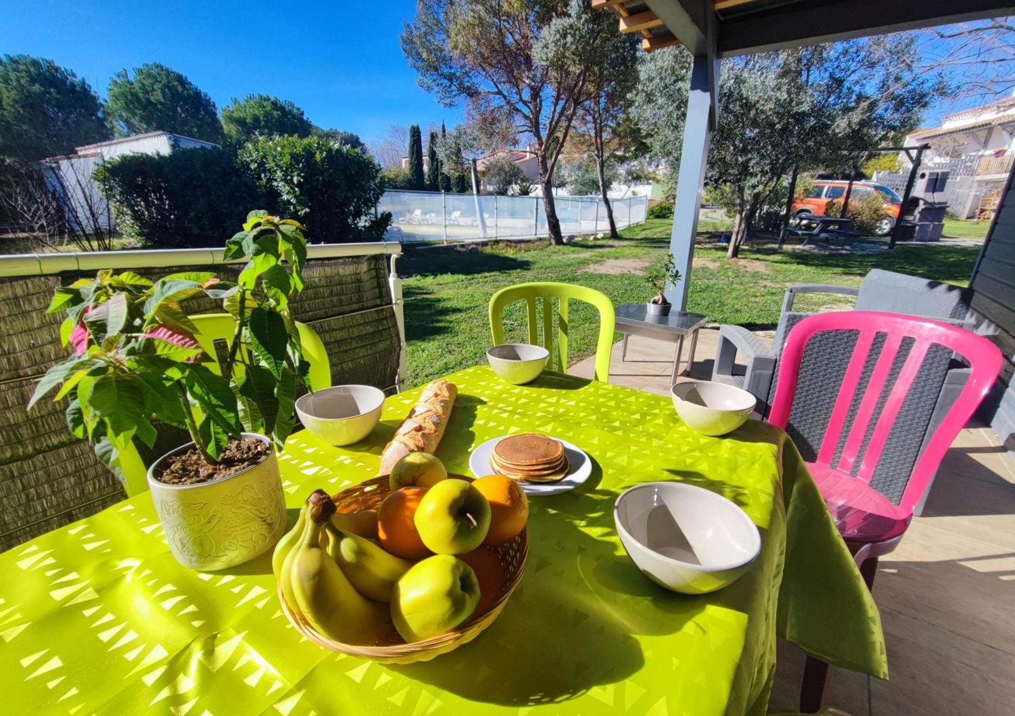 Les Gites De Ginestas Bagian luar foto