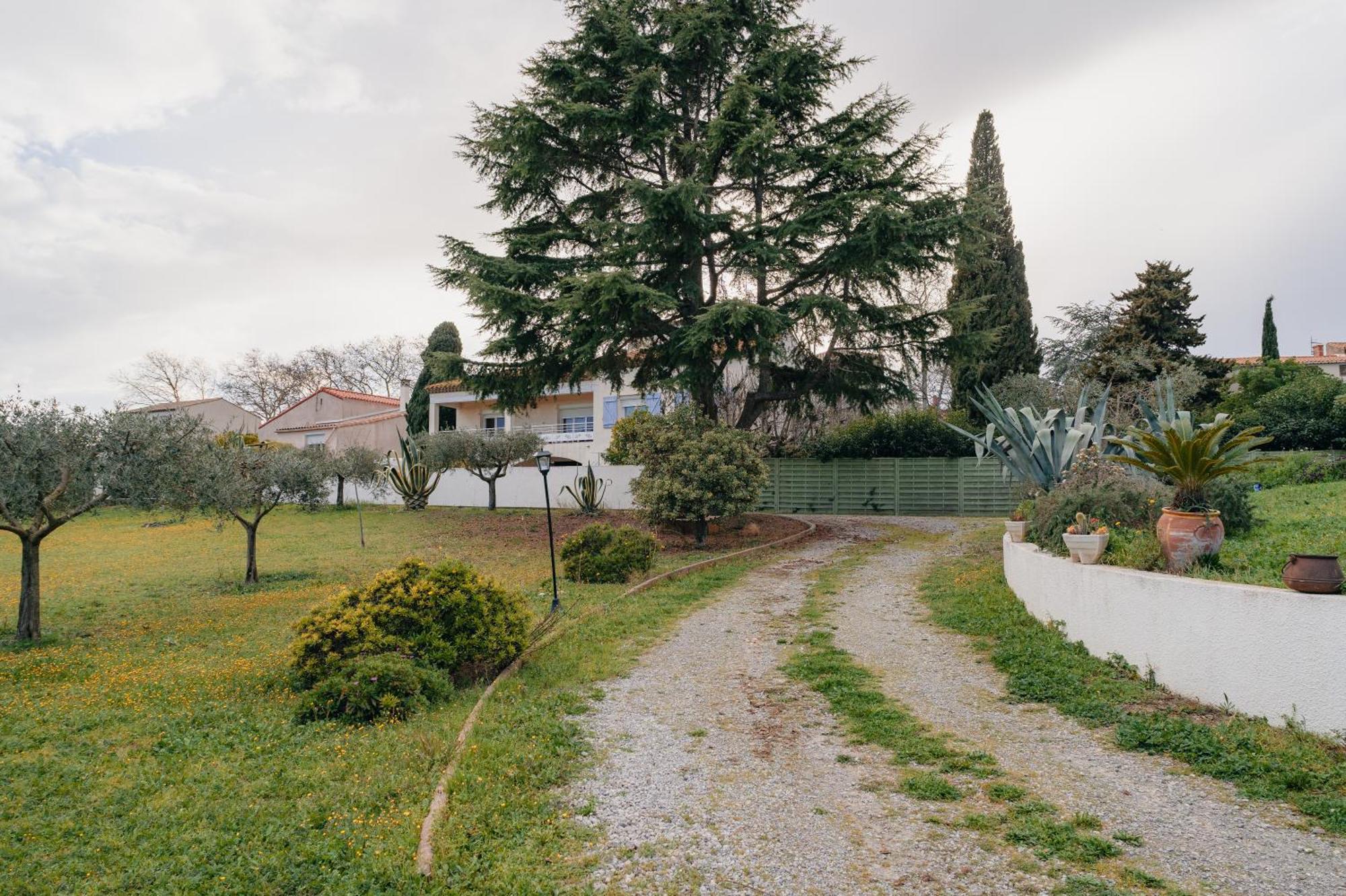 Les Gites De Ginestas Bagian luar foto