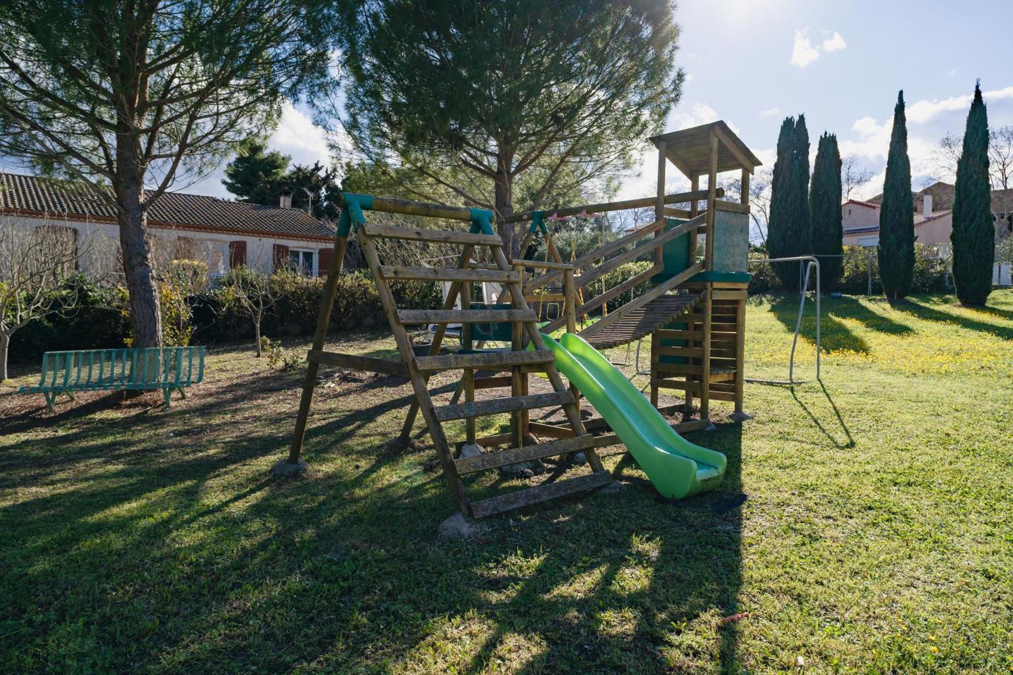 Les Gites De Ginestas Bagian luar foto